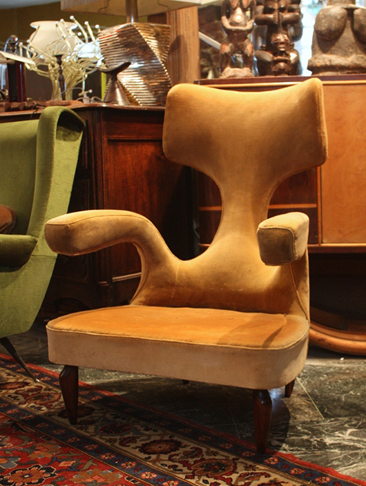 Renzo Zavanella, beige armchair, circa 1940, estimate: €3,000-€4,000. Nova Ars Auction image