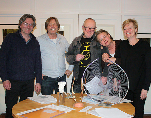 Sculpture is fun. British sculptor Simon Hitchens (left) and fellow judges of the annual Broomhill National Sculpture Prize pause in their deliberations over the 2014 winner of the award. Image courtesy of Broomhill Sculpture Garden.  