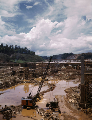 The Douglas Dam, Tennessee, early in its construction in 1942. FSA image by Alfred T. Palmer, courtesy of Wikimedia Commons.