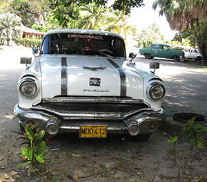 A 1950s Pontiac parked on a street in Cuba. Image by Zahav511. This file is licensed under the Creative Commons Attribution-ShareAlike 3.0 Unported license.