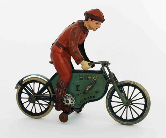 A Lehmann clockwork Echo. In production from 1917-1935, it was the most popular of the firm’s motorcycle toys. It has a saleroom value of £400-£600 ($606-$909). Photo Peter Wilson Auctioneers