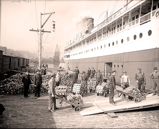 Copper being loaded onto the steamer SS Juniata at Houghton in Michigan's U.P. circa 1905. Detroit Publishing Co. image, courtesy of Wikimedia Commons.
