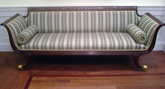 A Federal sofa, ca. 1810-15, attributed to the workshop of Duncan Phyfe, on loan to the Cincinnati Art Museum. Image courtesy of Wikimedia Commons.