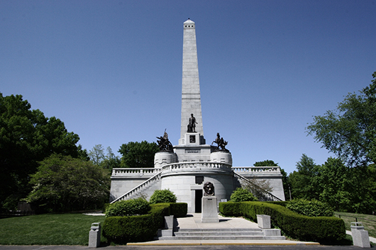 Abraham Lincoln's tomb in Springfield, Illinois. Image by Robert Lawton. This file is licensed under the Creative Commons Attribution-Share Alike 2.5 Generic license.