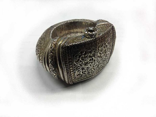 Lot 91 – Indian silver anklet, 535gr. Estimate €250-350, Courtesy Minerva Auctions
