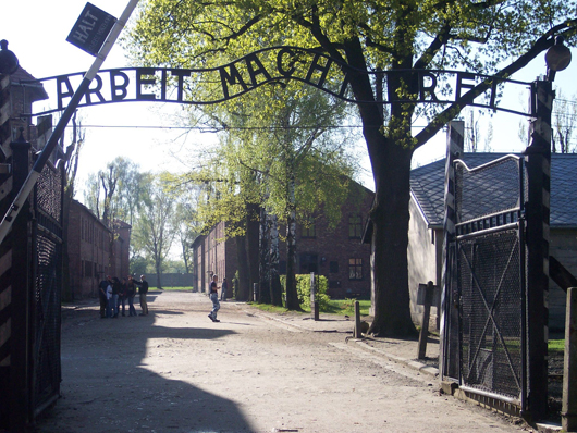 Entrance to the Auschwitz-Birkenau Memorial Museum. Image by Pimke. This file is licensed under the Creative Commons Attribution-Share Alike 3.0 Unported license.