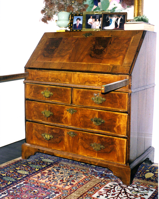 The lopers on this 19th century English desk have to be pulled out manually to support the drop front. Twentieth century American lopers work with a mechanical ‘operator’ to extend automatically when the desk is opened.