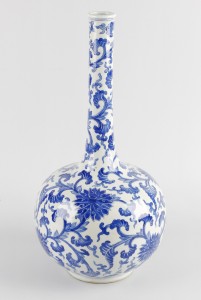 Imposing Chinese Ming-style porcelain bottle vase. Fellows image