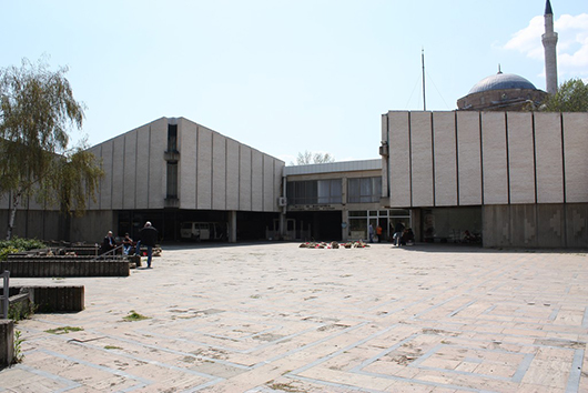 The Museum of Macedonia in Skopje, where a former director and six other people have been found guilty of trafficking ancient artifacts. Image by Oliver the Macedonian1. This file is licensed under the Creative Commons Attribution 2.0 Generic license.