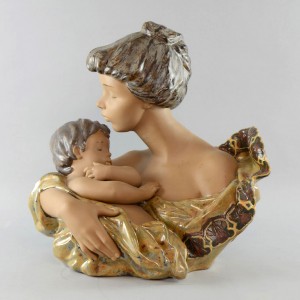 ‘Cherish,’ a Gres figure of a mother and child by José Luis Alvarez. It was introduced in 1992 and withdrawn in 2008. Sold for £340. Photo Ewbank’s Auctioneers