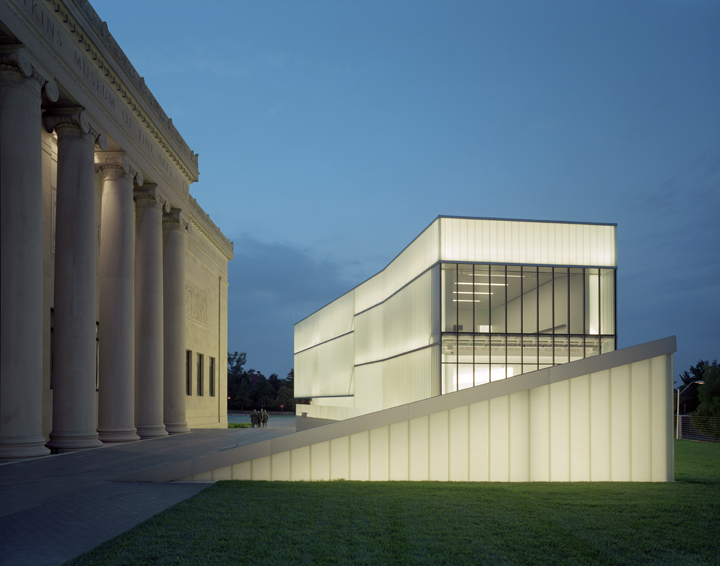 The Lobby Lens of the Bloch Building where it meets with the original Nelson-Atkins Building. Courtesy of The Nelson-Atkins Museum of Art. Copyright Timothy Hursley, 2006.