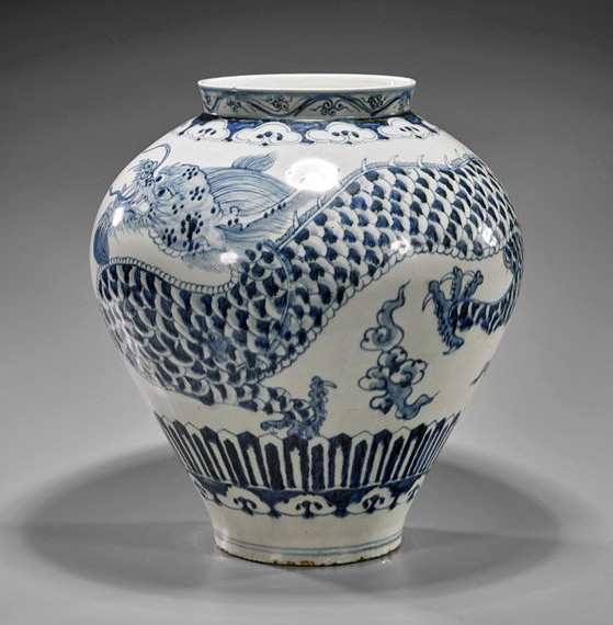 Korean blue and white porcelain dragon vase, 16 1/4 inches high. Estimate: $800-$1,000. I.M. Chait Gallery / Auctioneers images