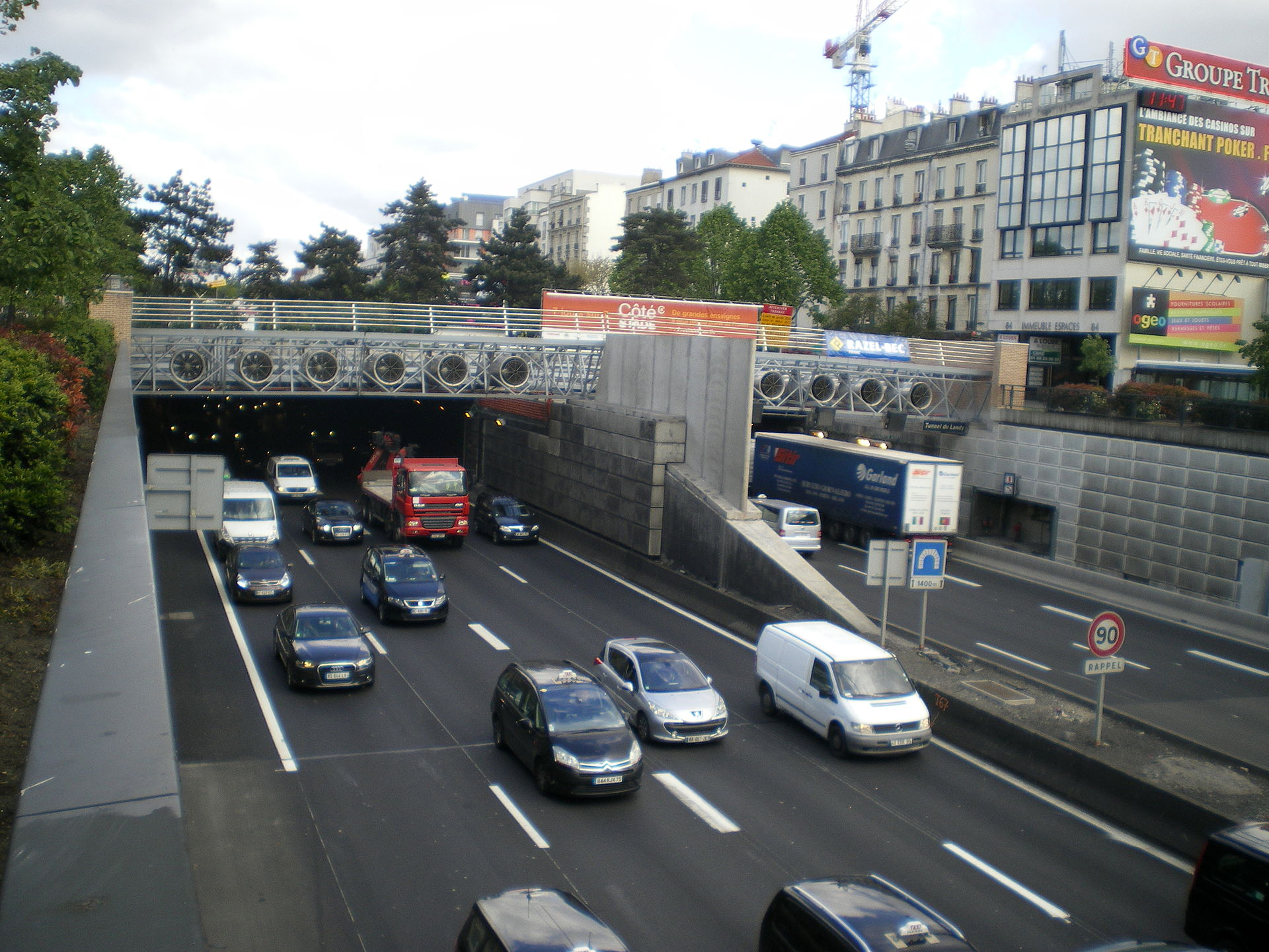 South portal of the Tunnel du Landy in Paris. Copyrighted photo by Akiry, licensed under the Creative Commons Attribution-Share Alike 3.0 Unported license.