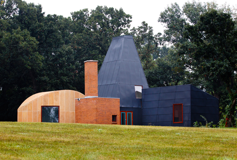 The Frank Gehry-designed home, which must be moved from its present location, sold for $905,000. Wright image.