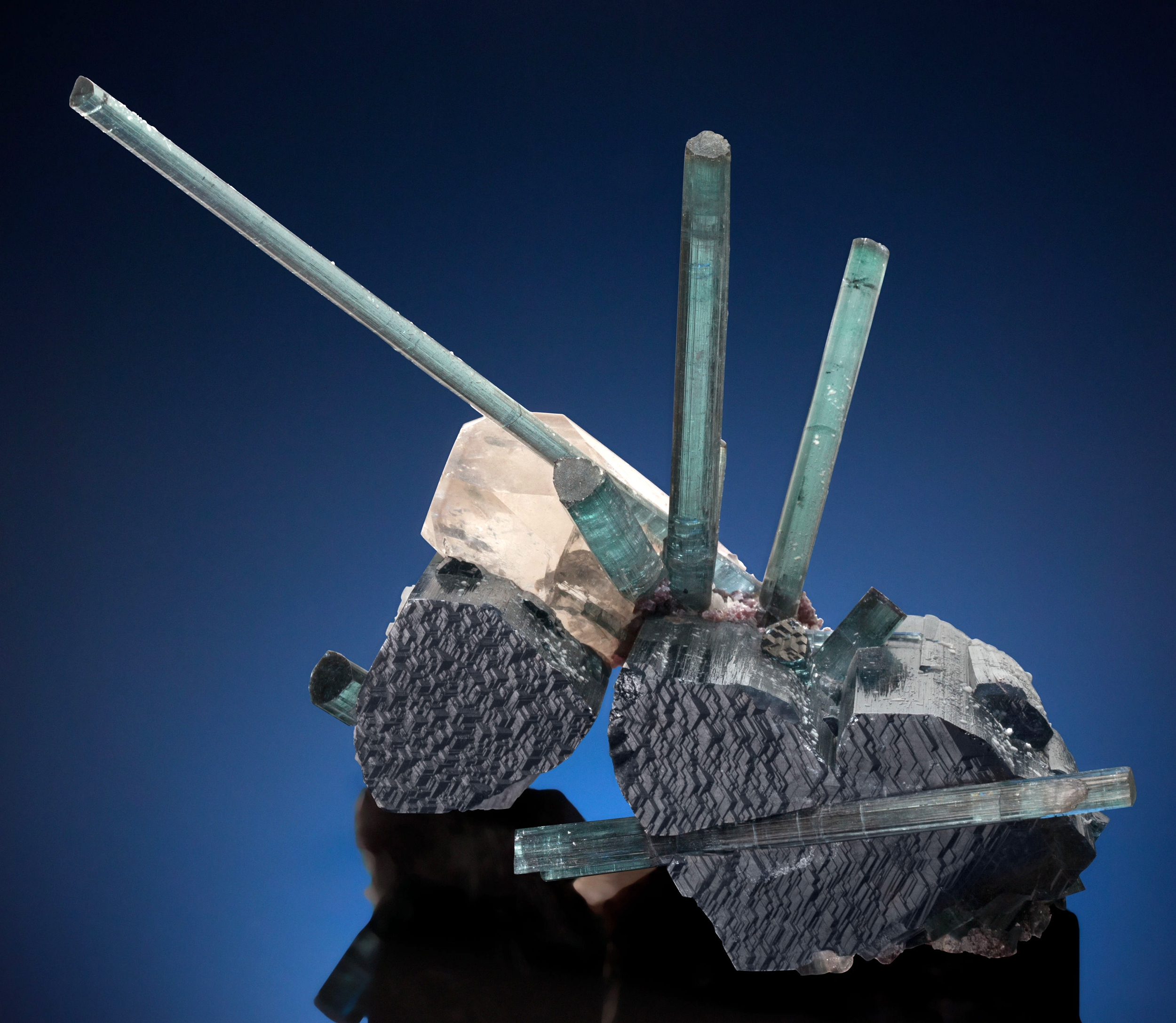 The amazing ‘Blue on Blue’ tourmaline on tourmaline with quartz from the Porcupine Pocket of the Pederneira Mine, Brazil has an estimate of $500,000-$700,000. Heritage Auctions images