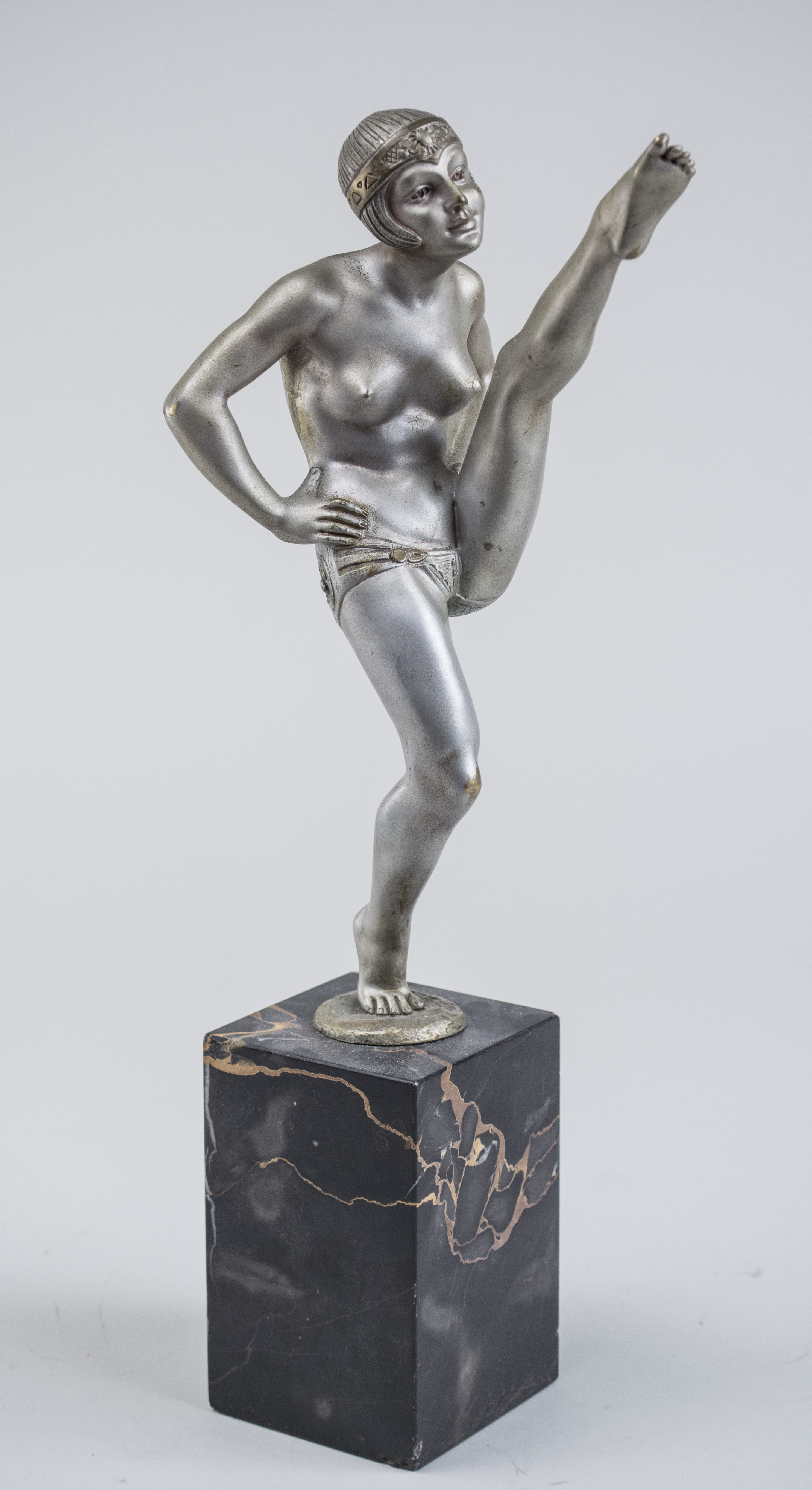 French Art Deco school (20th century) 'Flapper Girl' patinated bronze on marble base. Estimate $1,500-$2,000. Capo Auction image