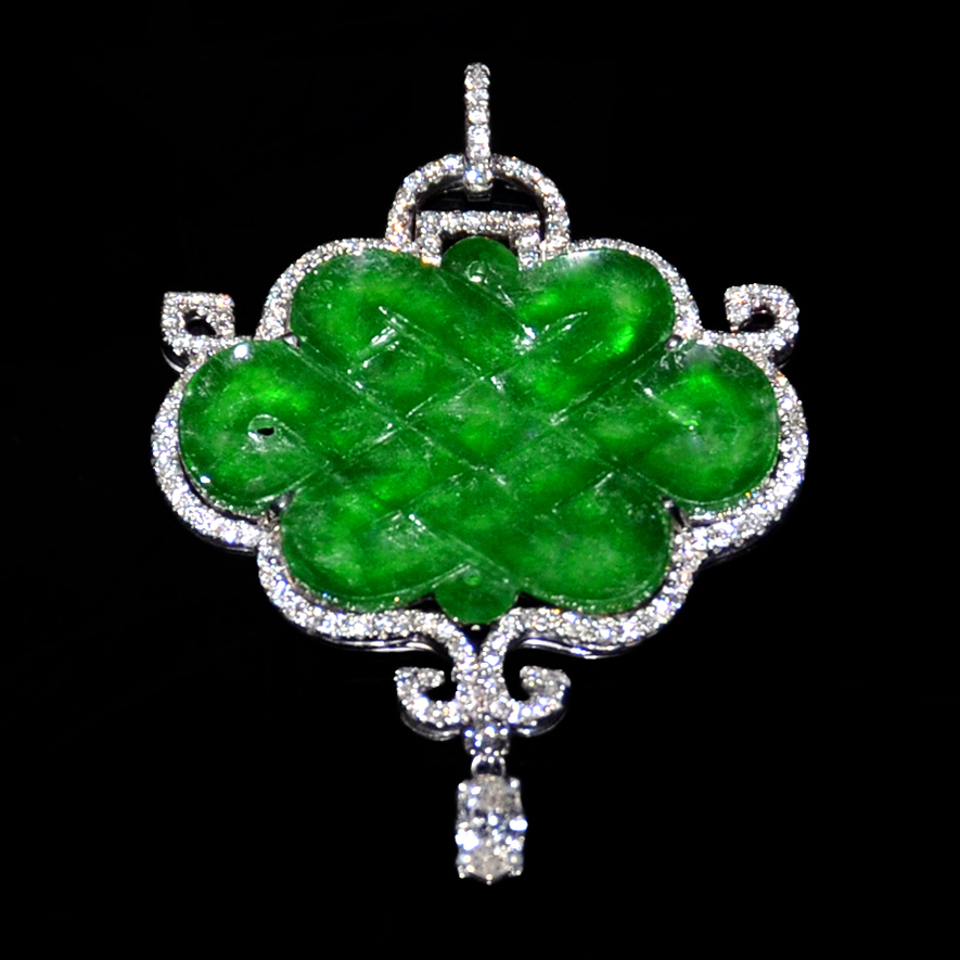  A translucent emerald-green jade pillow-cut cartouche pendant surrounded by baguette-cut diamonds, mounted in white gold, is expected to sell for $6,000-$10,000. Gianguan Auctions image