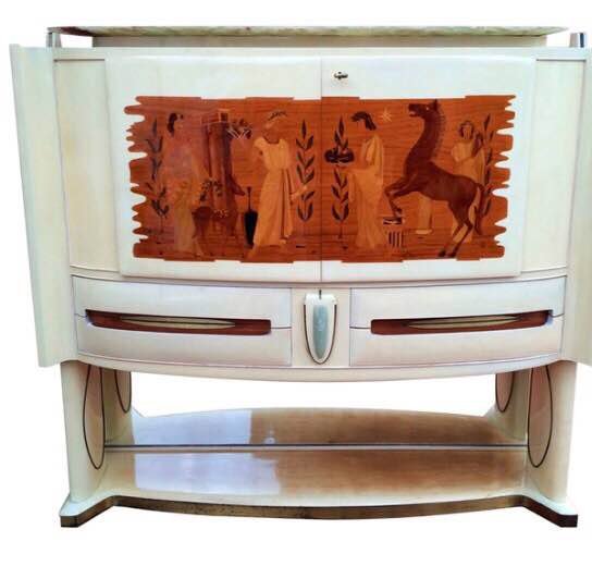Maple marquetry bar manufactured by Dassi in the early 1940s (est. €10,000-€12,000). Nova Ars Auction image