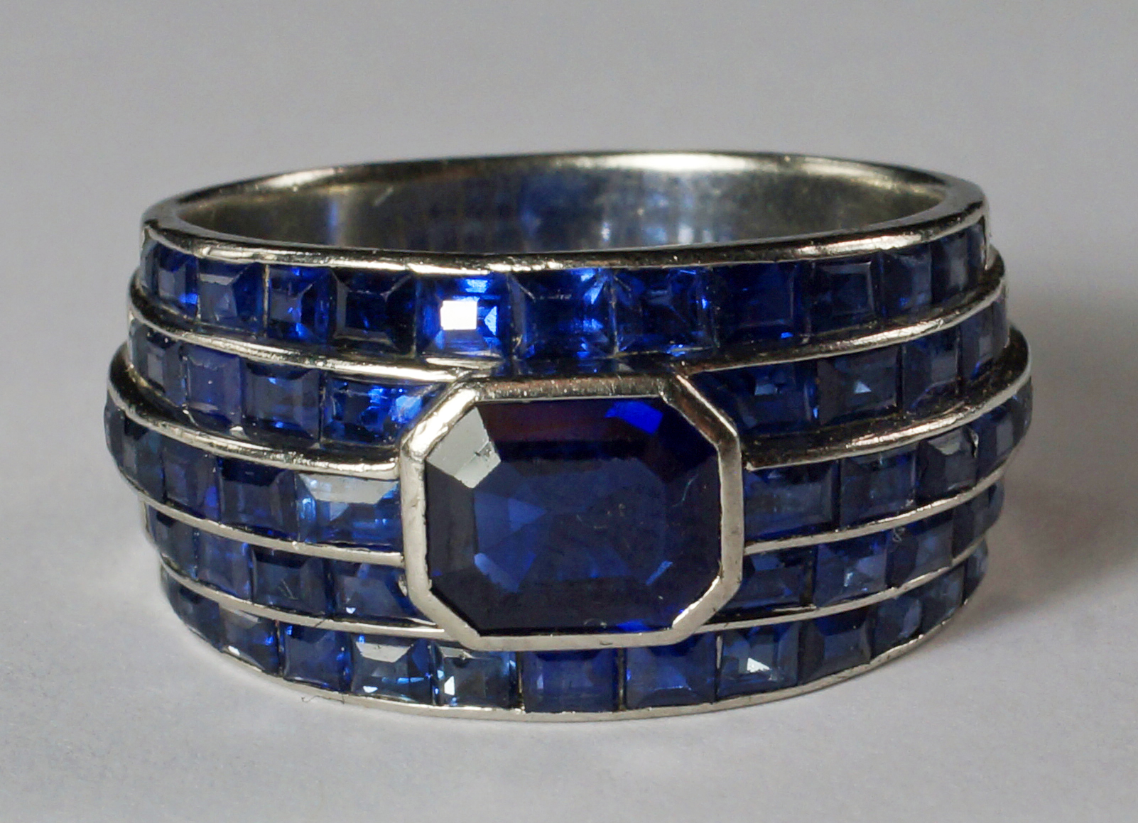 Sapphire Art Deco ring, 1930s, price realized: £8,856 ($13,604). Roseberys image