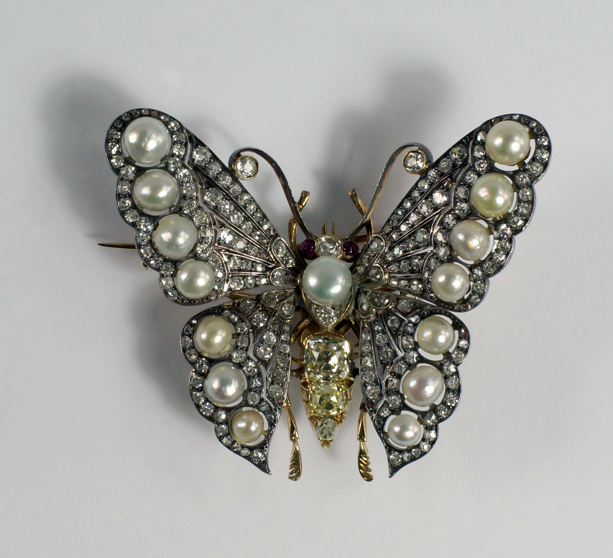 Large diamond, yellow diamond and natural pearl butterfly en tremblant brooch, price realized: £8,500 ($13,055). Roseberys image