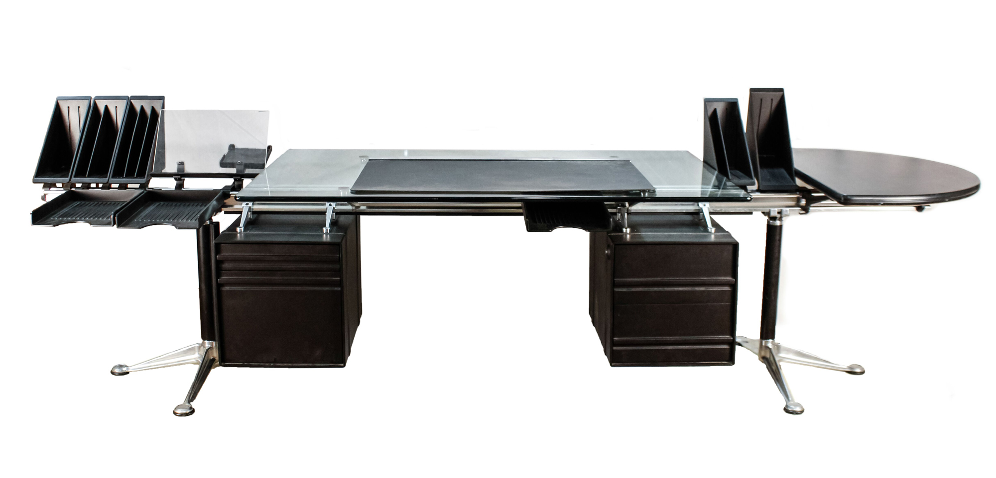 Bruce Burdick work station desk made during the 1970s for Herman Miller, with the 10-foot polished aluminum beam mounted to the top and bottom. Ahledrs & Ogletree image.