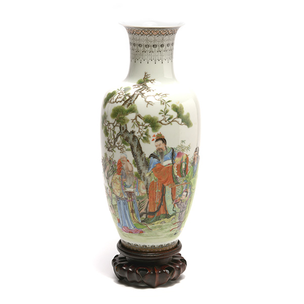 This Famille Rose vase sold for $10,620. Michaan’s Auctions image