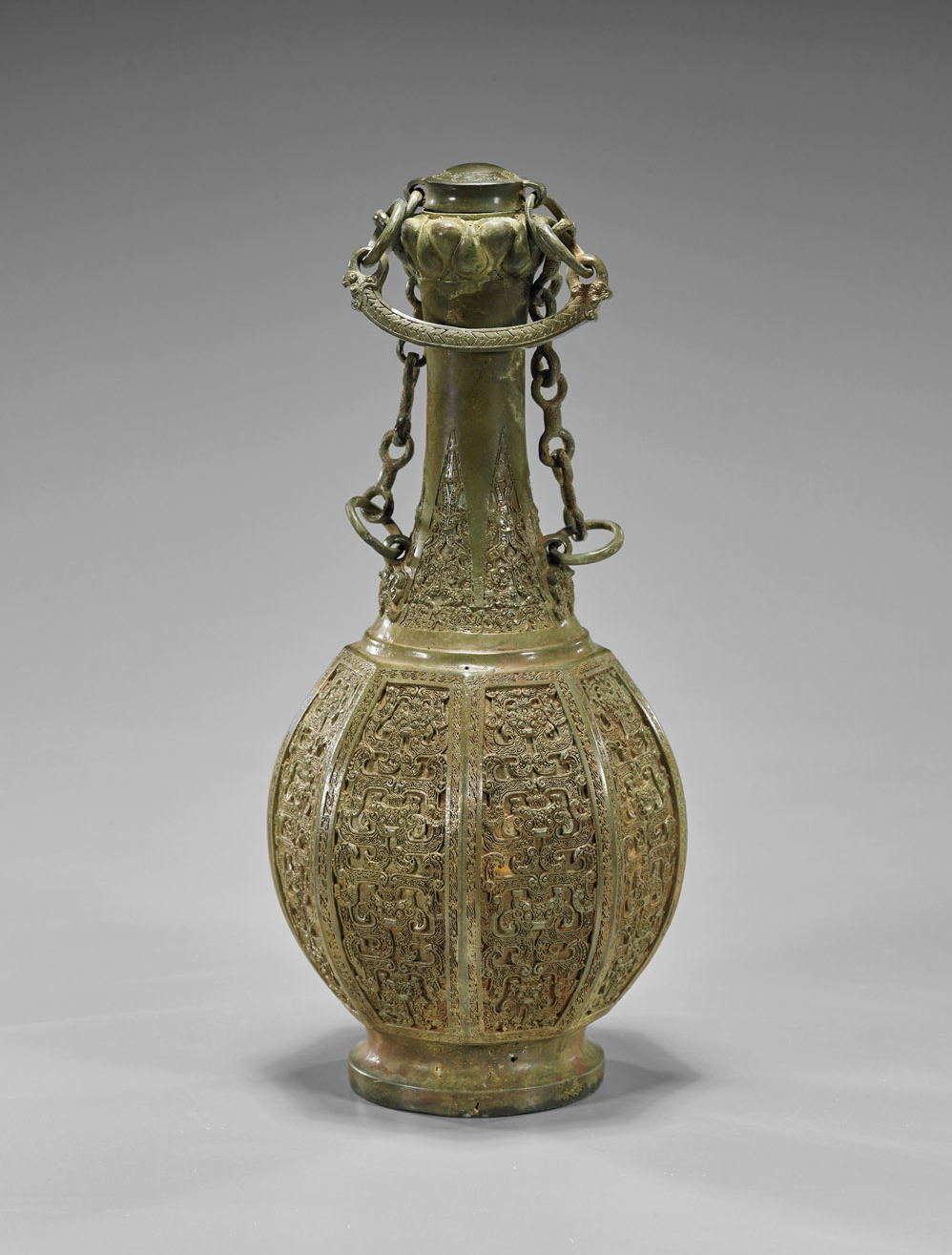 Chinese Han-style bronze wine vessel of hu form, 12 1/2in. Estimate $1,000-$1,500. I.M. Chait image