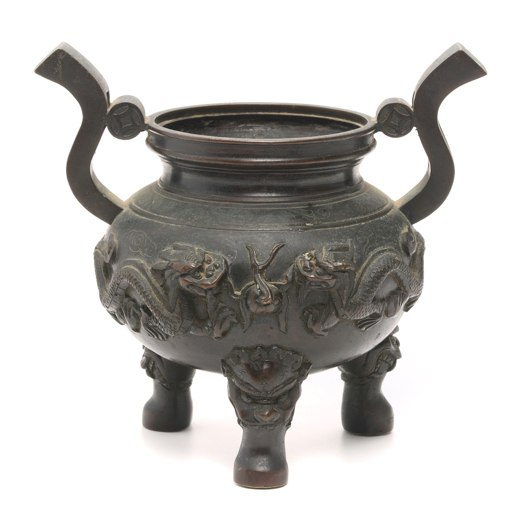 Bronze tripod censer, late Qing Dynasty. Estimate: $1,500-$2,000. Michaan’s Auctions image 