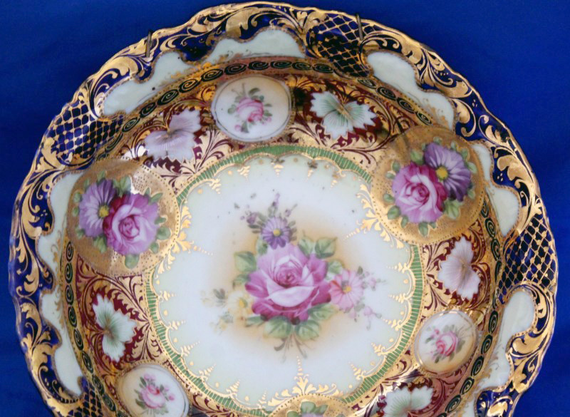 Large berry serving bowl, part of rare circa 1895-1905 Shimamura Sei set that also includes six individual berry bowls. Set estimate: $800-$1,200. Charleston Estate Auctions image