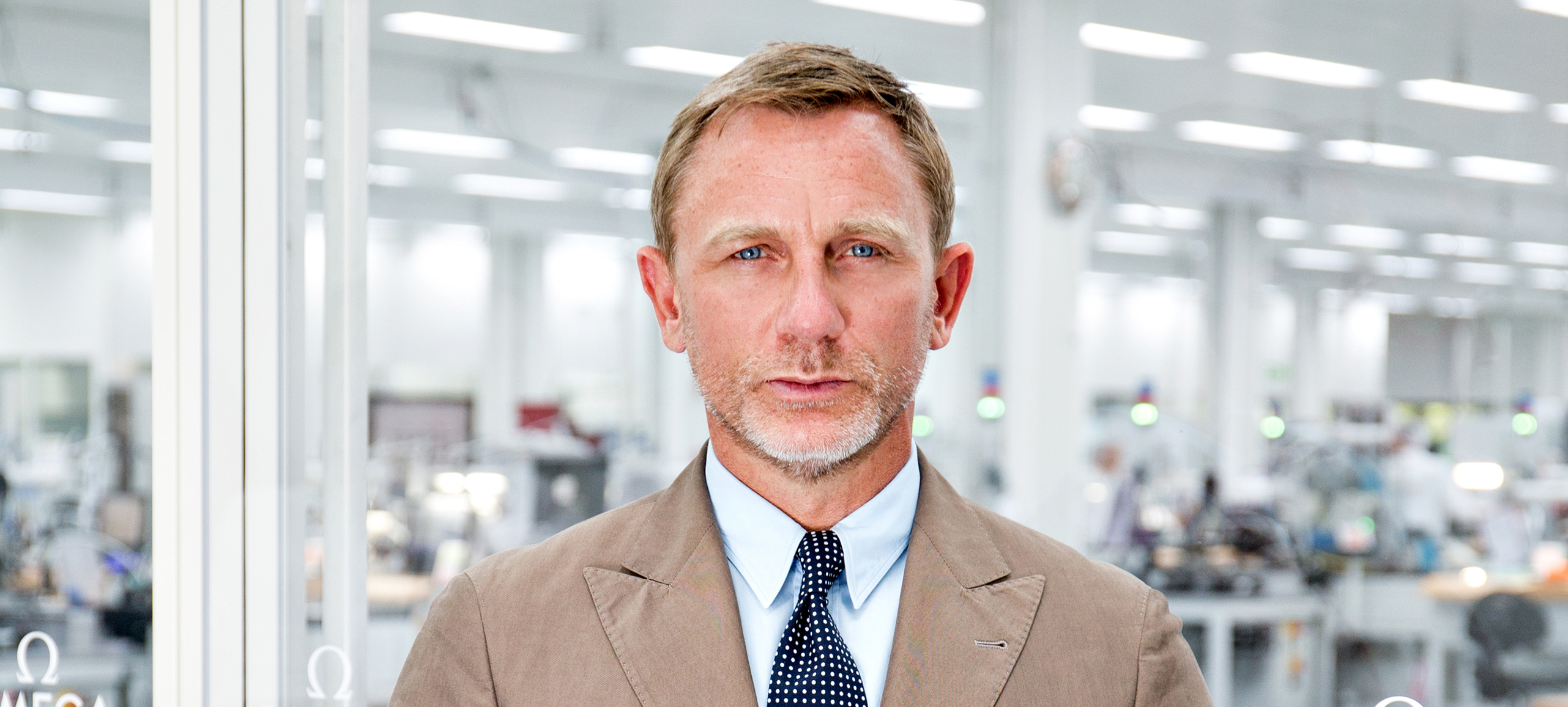 Daniel Craig views making of new 007 Omega watch