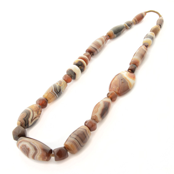 Lot 4376 - Central Asian agate bead necklace. Estimate: $14,000-$18,000. Michaan's image
