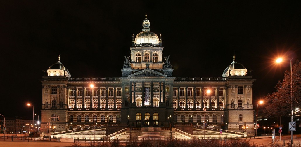 Main building of the National Museum at night. Image by che. This file is licensed under the Creative Commons Attribution-Share Alike 2.5 Generic license.
