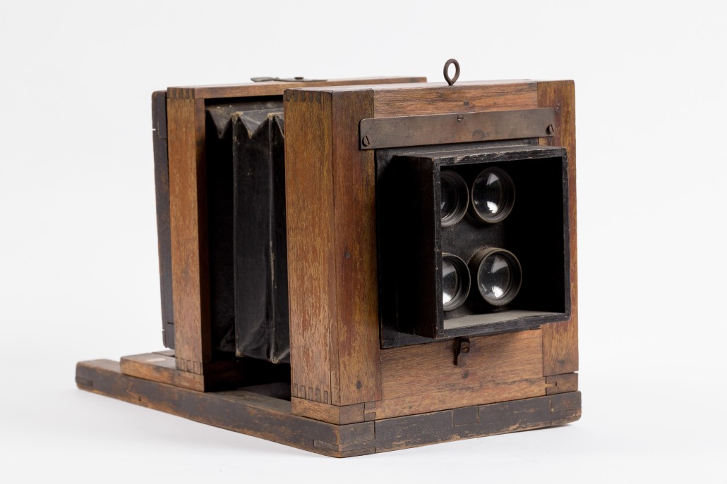 Lot 848 – circa 1865 Samuel Peck & Co. ferrotype four-tube camera. Estimate: $800-$1,200. John McInnis Auctioneers image