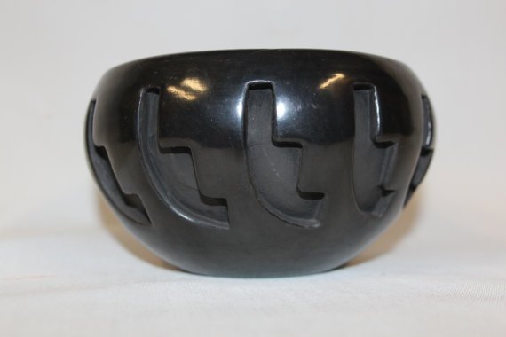 Santa Clara carved blackware jar, circa 1970s. Estimate $347–$462. Last Chance by LiveAuctioneers image