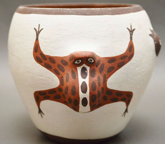 Zuni frog pot with tadpoles, circa 1980s. Estimate: $97–$130. Last Chance by LiveAuctioneers image 