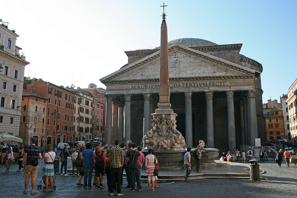 The Fountain (1578) by Giacomo Della Porta crowned by the Macuteo obelisk in 1711 and the Pantheon (27 B.C.). Image by Jean-Pol GRANDMONT. This file is licensed under the Creative Commons Attribution 3.0 Unported license.