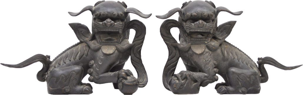 Large bronze Chinese Qing Dynasty guardian lions. Estimate: $4,500-$6,500. 