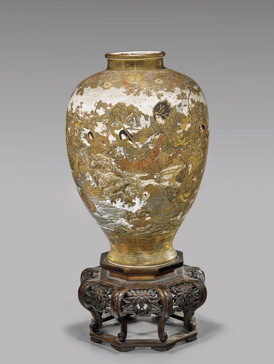 Massive antique Satsuma vase, 24 1/4 inches high. Estimate: $5,000-$7,000. I.M. Chait Gallery/Auctioneers image