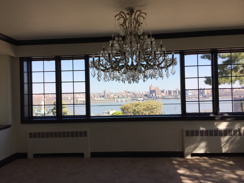 The estate features 180-degree views of Hudson River and Manhattan skyline from the George Washington Bridge to lower Manhattan’s Freedom Tower. Guernsey’s image