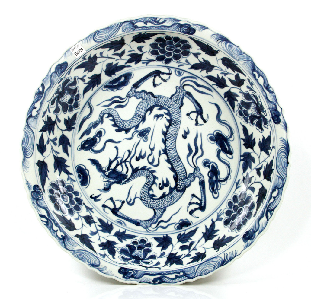 Lot 4298 – Chinese Ming Dynasty blue and white charger, 23 1/4 inches in diameter. Estimate: $750-$1,250. Kaminski image