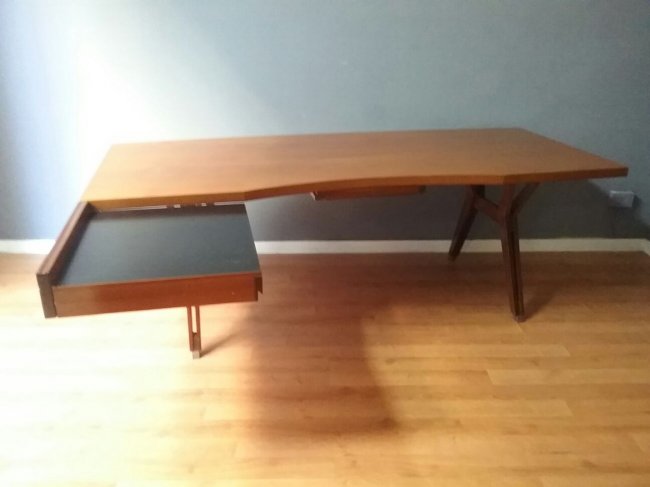Original Mim desk by Ico Parisi, 1970. Estimate: 2,500-3,000 euros. Nova Ars image
