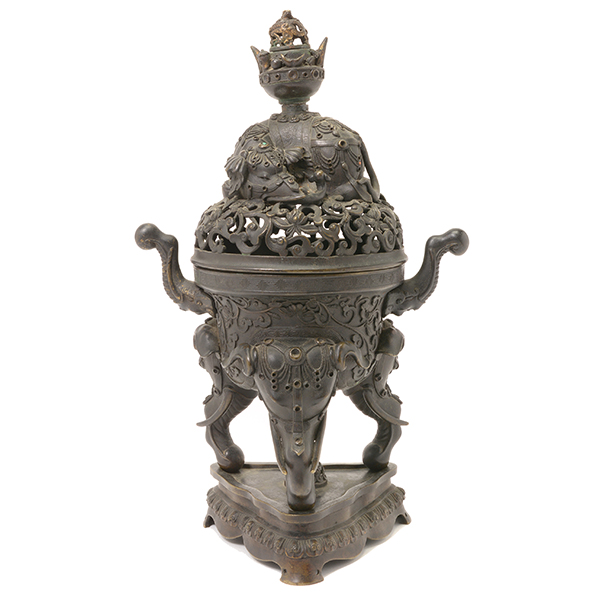 Bronze 'elephant' censer and cover. Estimate: $3,000-$5,000. Michaan’s image