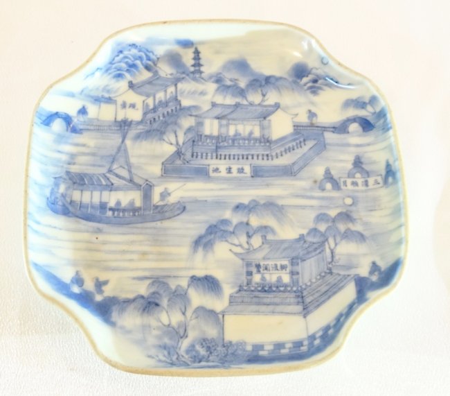 Vietnamese blue and white porcelain platter, rare form. GWS Auctions image