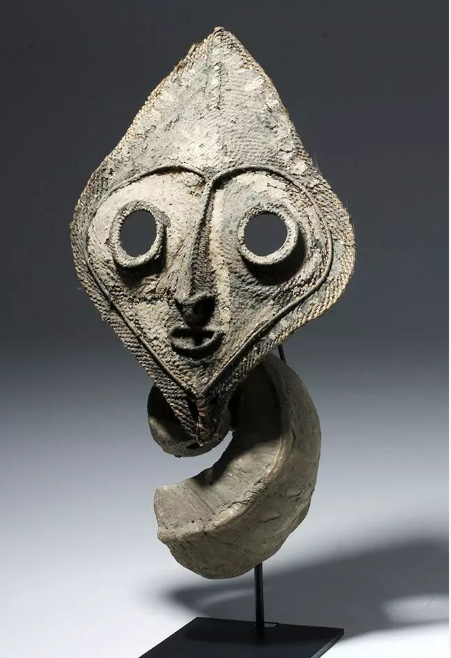 Superb, early Papua New Guinea Abelam Yam mask, 1st quarter 20th century, ex Peter Arnovick collection, est. $2,000-$3,000