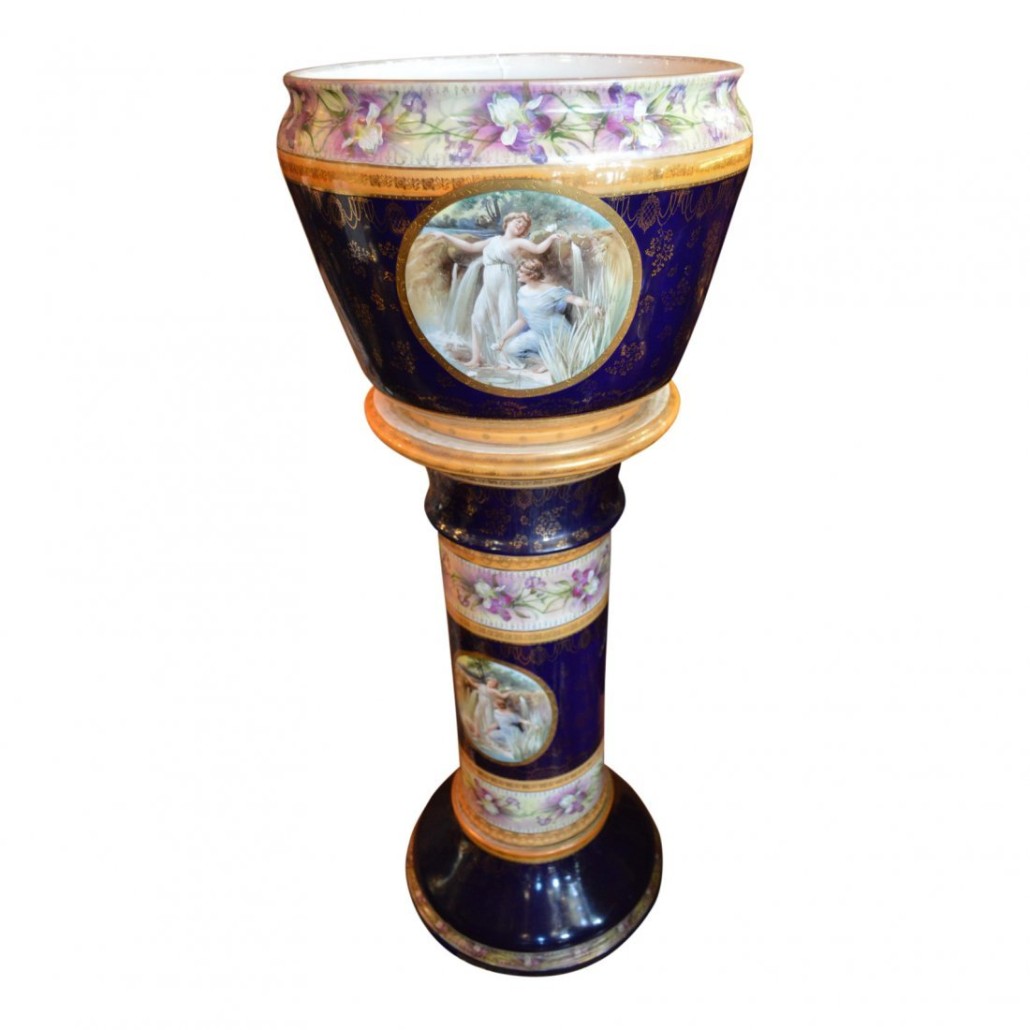 This large Royal Vienna planter is layered with intricate floral patterns. Estimate: $1,000-$1,500. Jasper52 image
