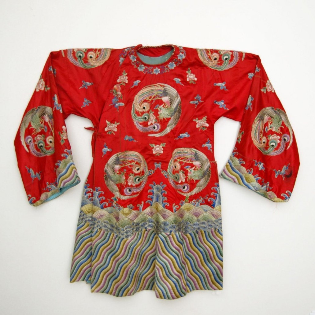 Silk gourt lady’s embroidered phoenix robe, Qing dynasty. Estimate: $3,000-$4,000. Soho Arts Auction image 