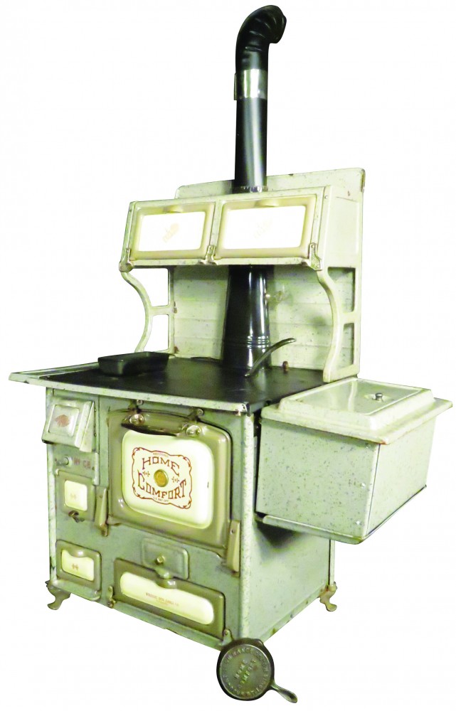 Home Comfort salesman's sample stove with the original carrying case. Showtime Auction Services image