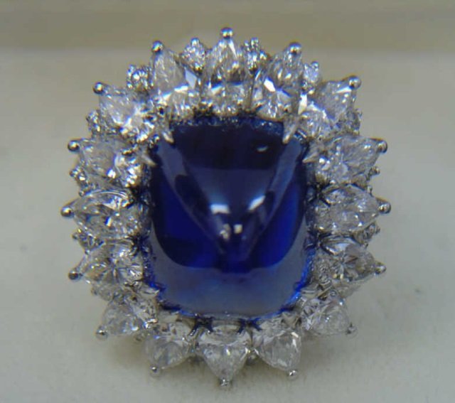 Lovely 22-carat sapphire ring
