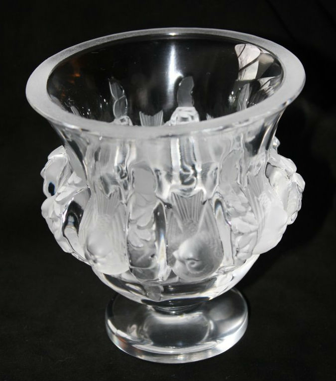 Lalique Dampierre crystal vase, 5.3 inches high x 4.6 inches in diameter. Estimate: $100-$300. Jasper 52 image