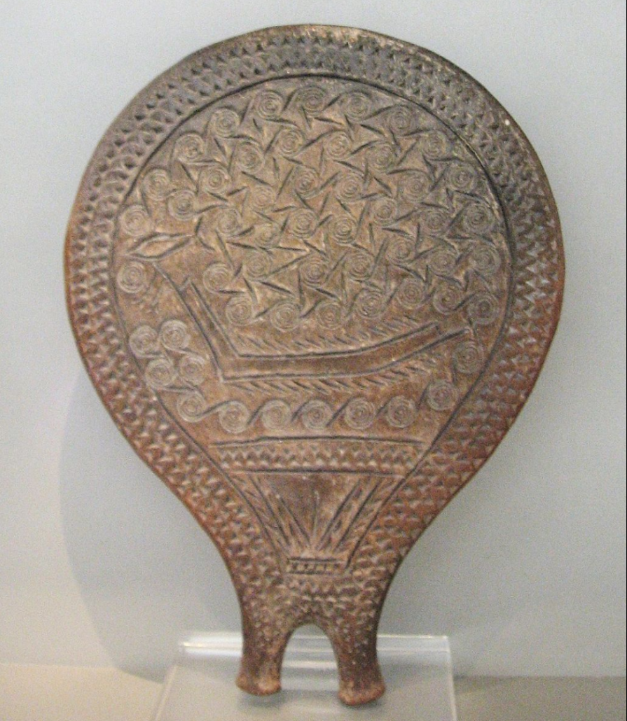 This example of a Cycladic relic, a frying-pan vessel incised with the decoration of a ship, dates to 2800-2300 B.C. It is not related to this article and is shown for illustrative purposes only. Photo by Phso2, licensed under the Creative Commons Attribution 3.0 Unported license.